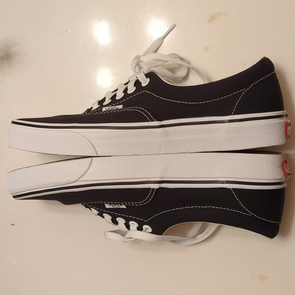Unisex Vans Black And White Sneakers Size M 9 W 10.5 Like New MSRP $65 - Picture 7 of 8